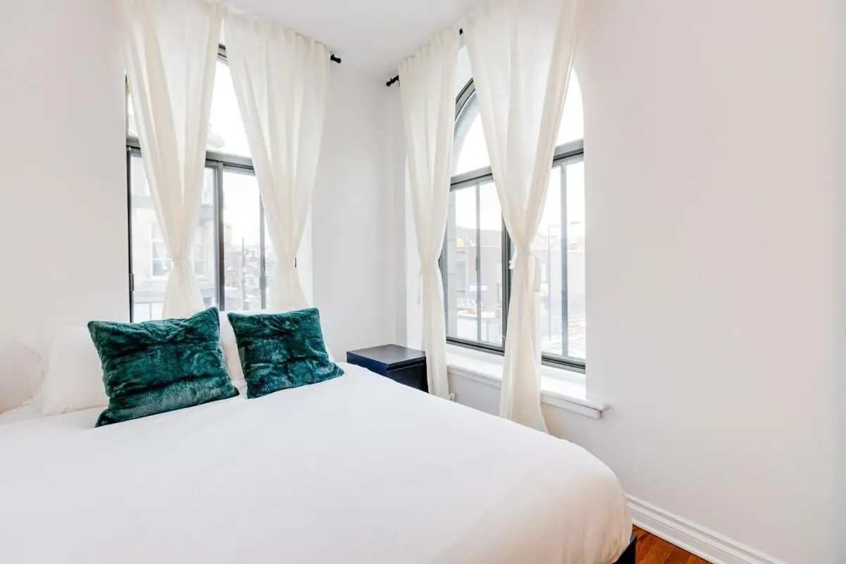 M11 Gorgeous Bright Corner 2Br In Heart Of Mtl Apartment Montreal